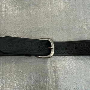 [Sz44]Men Black Horse Embossed Leather Snap Belt- EUC